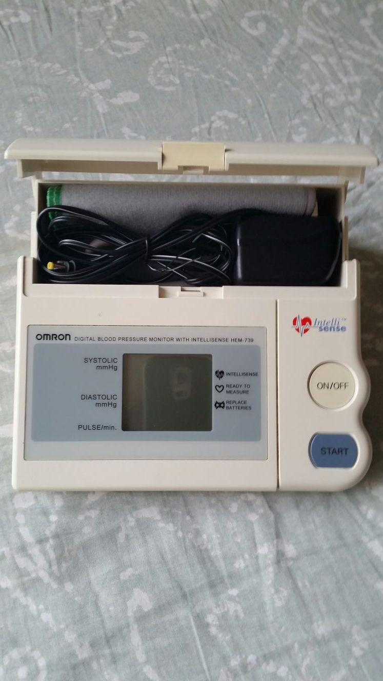 OMRON Digital blood pressure monitor w/ intellisense HEM-739