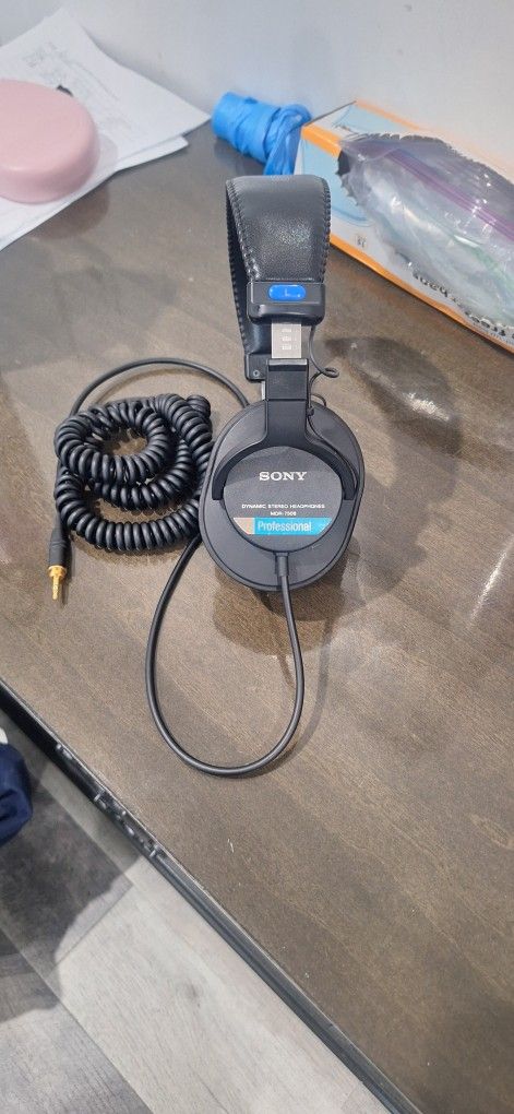 Sony  Studio Monitor   Headphones