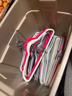 42 non slip hangers + tote