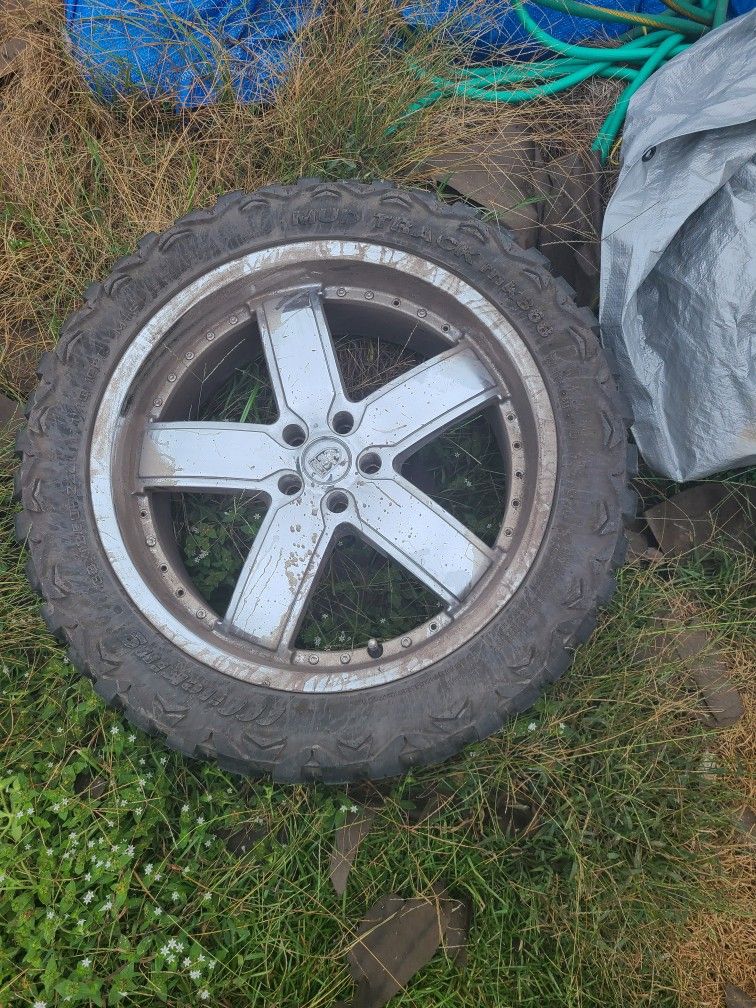 22" Rims With Mud Tores