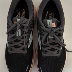 Brooks Women's Ghost 14 running shoes (Size 8)