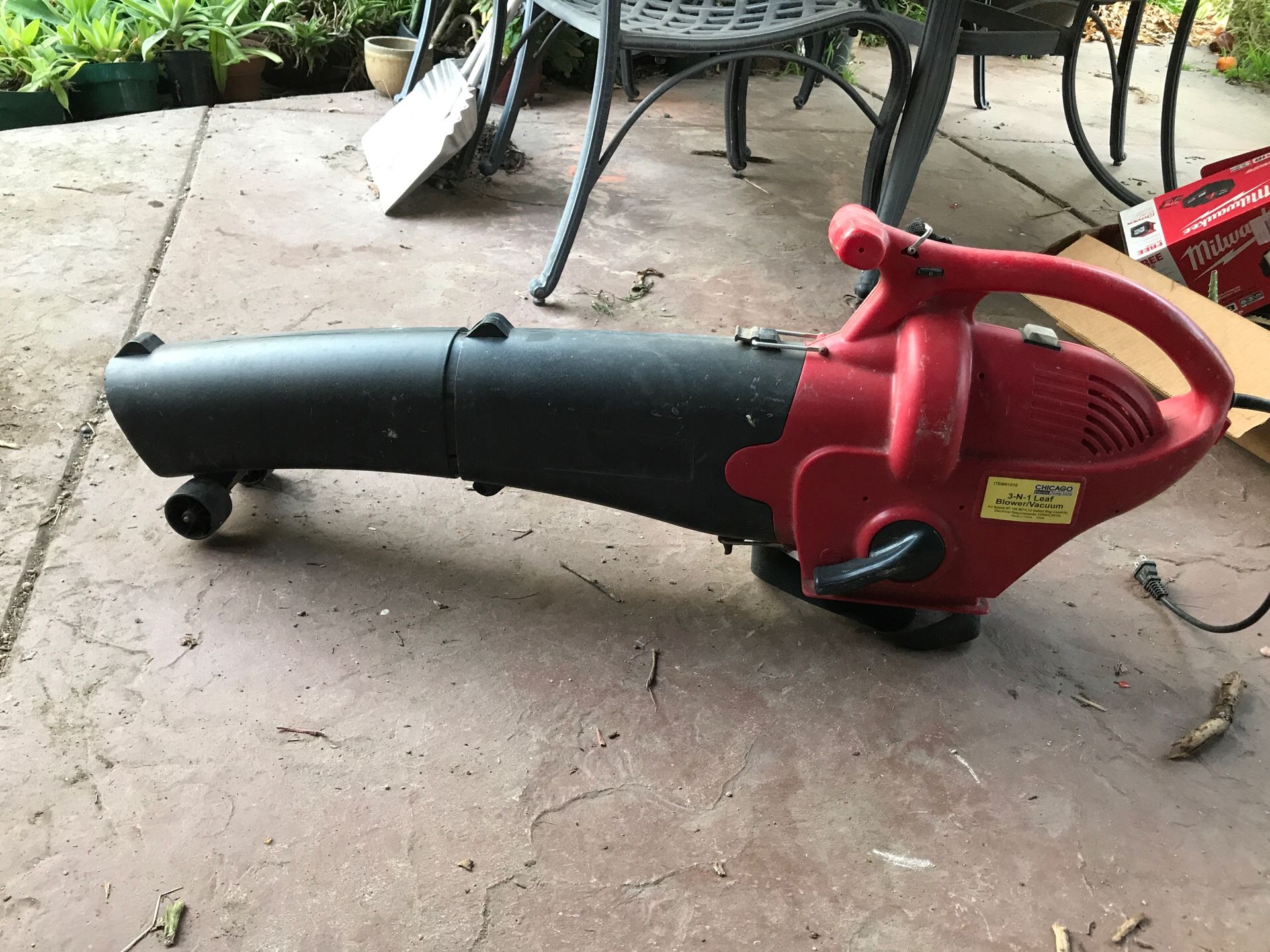 Chicago Electric Power Tool 3N1 Leaf Blower/Vacuum for Sale in San