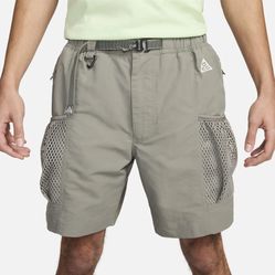 Nike ACG Snow Grass Cargo Shorts Mens Size XL Dark Stucco White DV9405-053