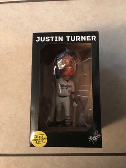 Justin Turner Selfie Bobble-Head giveaway