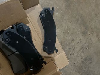 Front Brake Pads  GMC Sierra Silverado