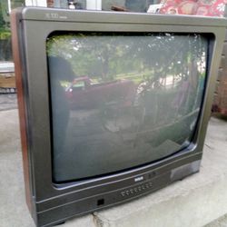 Vintage 25" CRT Television by RCA / Retro Gaming TV - XL 100 - Works well!
