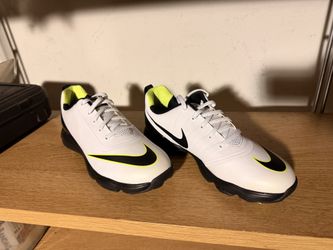 Nike Youth Golf Shoes NEW Size 5Y