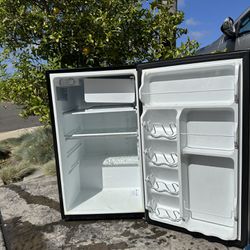 Mini Fridge With Freezer Compartment
