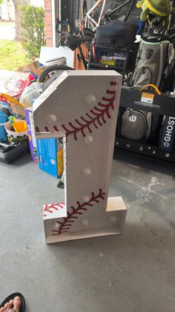 Number one baseball sign