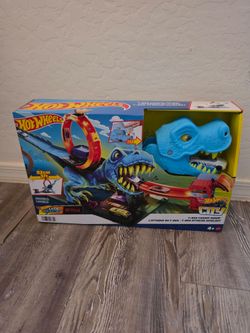 Hot Wheels T-Rex Chomp Down
