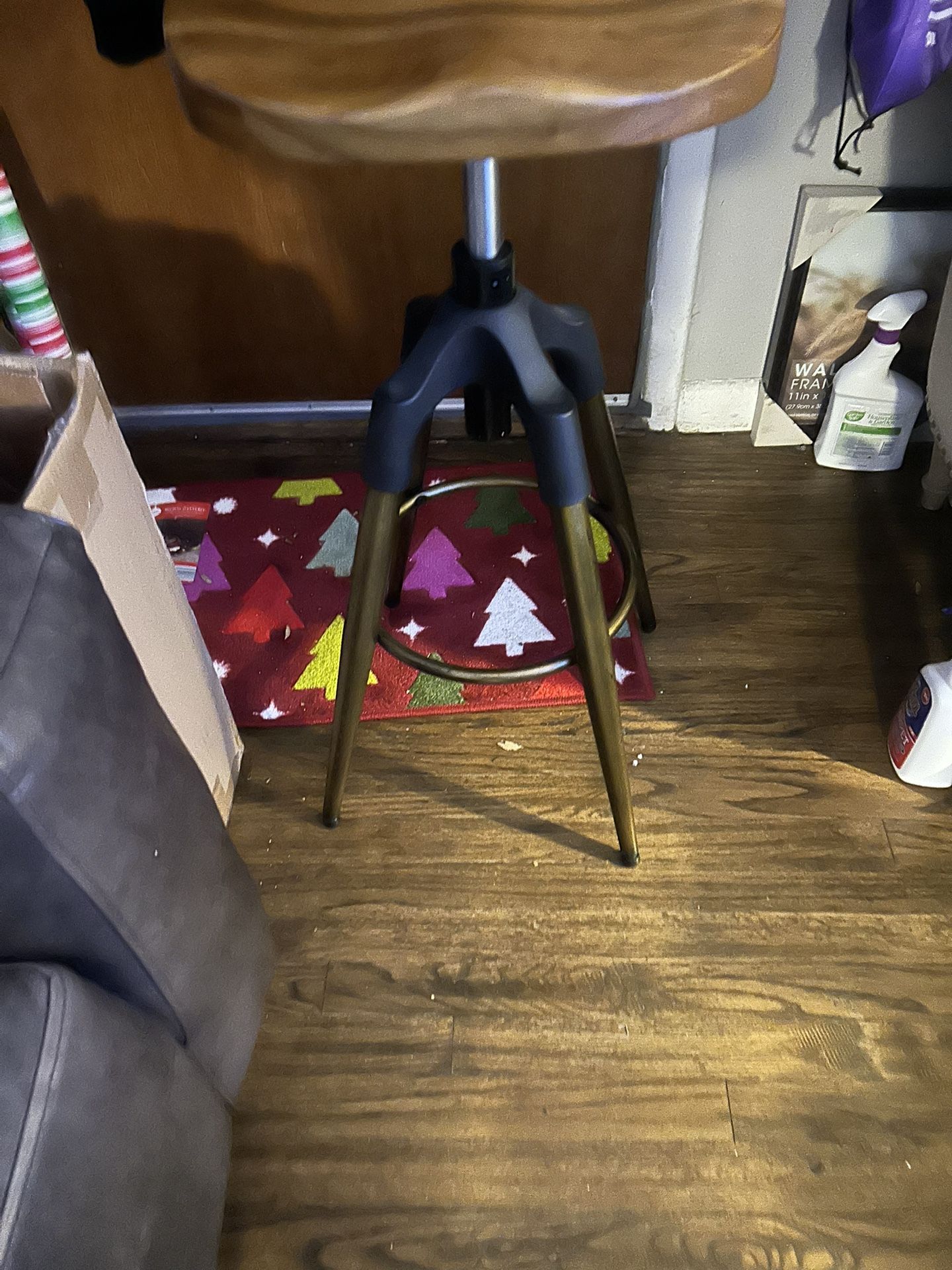 nice bar stool only 1 spins sturdy don’t need asking 30