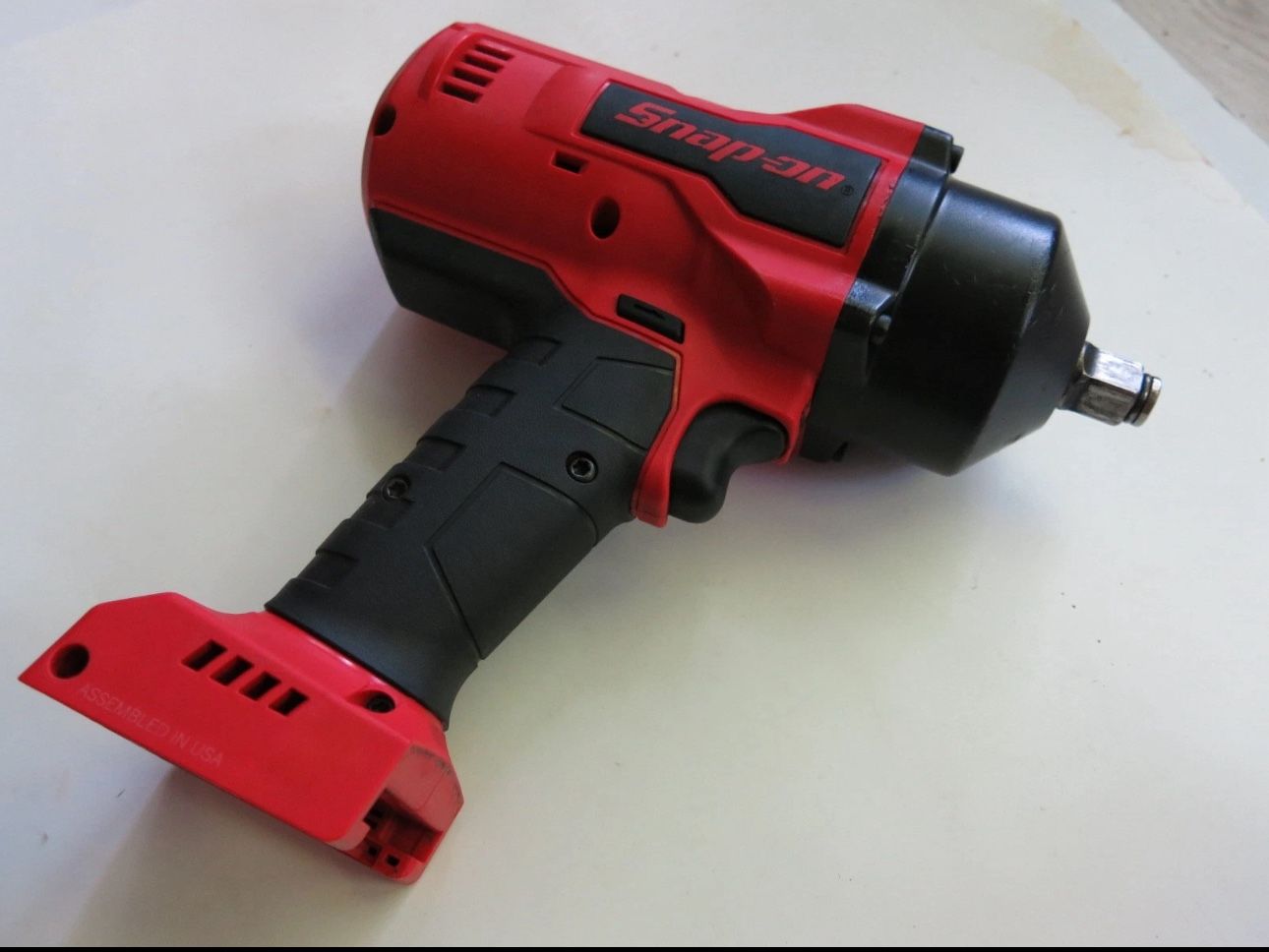 Snap on Tools CT9050 Fire Red 18v 1/2"Cordless Brushless Impact Wrench