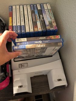 Playstation 5 disc edition, 15 games , extra controller and 2 charging stands