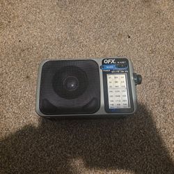 QFX R-42BT 3-Band Portable Radio. 