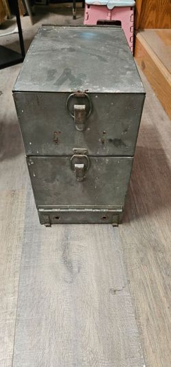 Vintage Metal Box Radio Tv Rca Case /2 Levels Used Good
