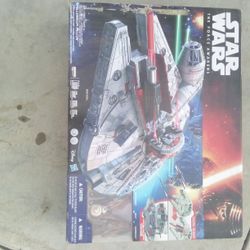 Star Wars Millennium Falcon The Force Awakens Ship w/3 Figures