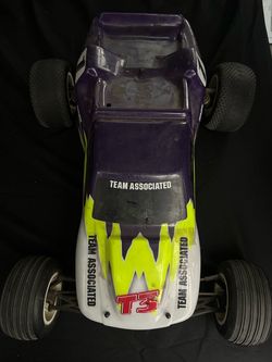 Team associated T3 stadium truck