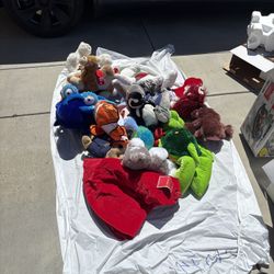 Assorted Stuffed animals/plushies