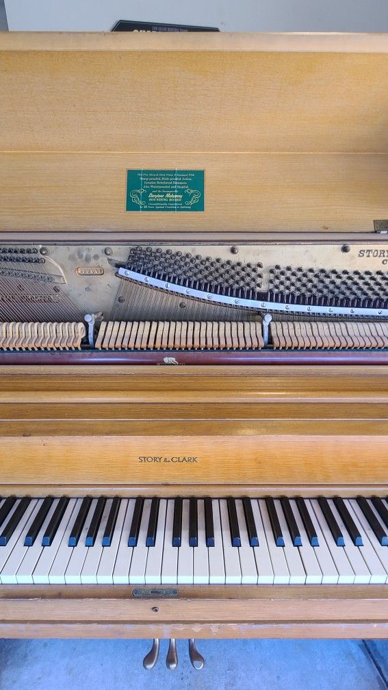 Story & Clark Piano