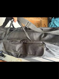 GroovePak PRO GEAR duffel bag features a reinforced base and an adjustable shoulder strap in real good shape