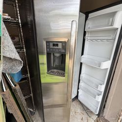 GE PROFILEM SERIES 24.6 CU. FT. COUNTER-DEPTH SIDE-BY-SIDE REFRIGERATOR