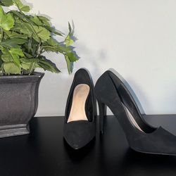 Black Velvet Pumps