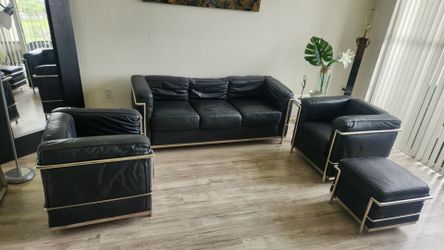 Living room set.