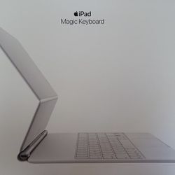 Apple Magic Keyboard 12.9 