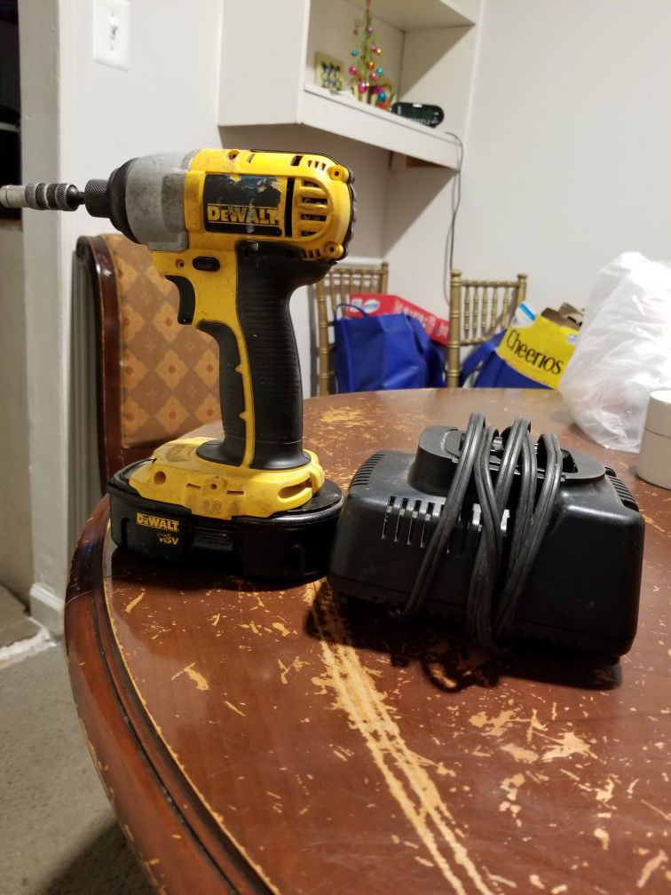 I am selling this drill dewalt impact 18 volts with battery and charger in perfect condition only serious people please