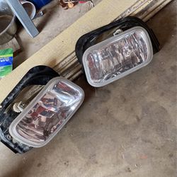 REDUCED Dodge Ram 2018 OEM fog lights With Brackets 