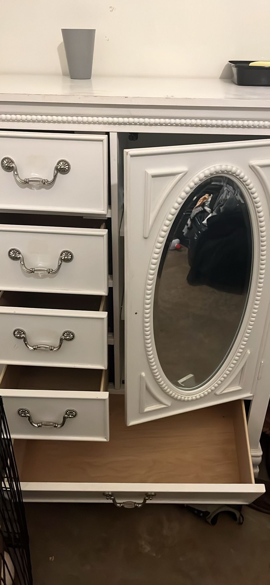 Dresser