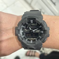 Casio Men's 700UC Series G-Shock Quartz 200M WR Shock Resistant Resin Strap and Case