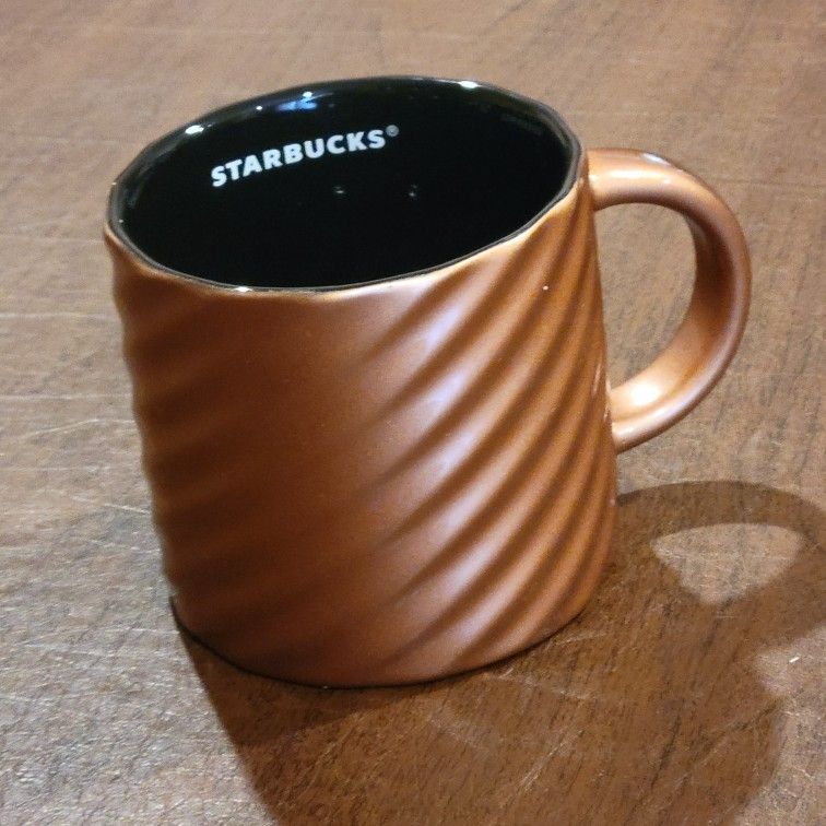 Starbucks 2024 Copper Bronze Gold Swirl Ceramic Coffee Tea Mug Cup 14
oz. Pre-owned, perfect shape, like new.