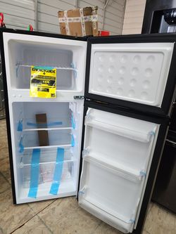 New Vissani
4.5 cu. ft. 2-Door 45-in H Refrigerator in Stainless Steel with Freezer