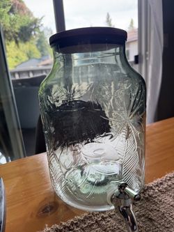 Beverage Dispenser with Spigot
