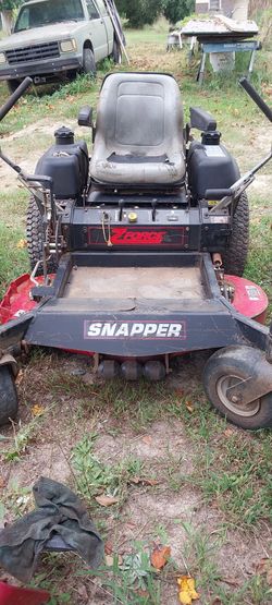 Snapper Z-Force Zero Turn Mower 52" cut- SUPER LOW HOURS (82 hrs!)