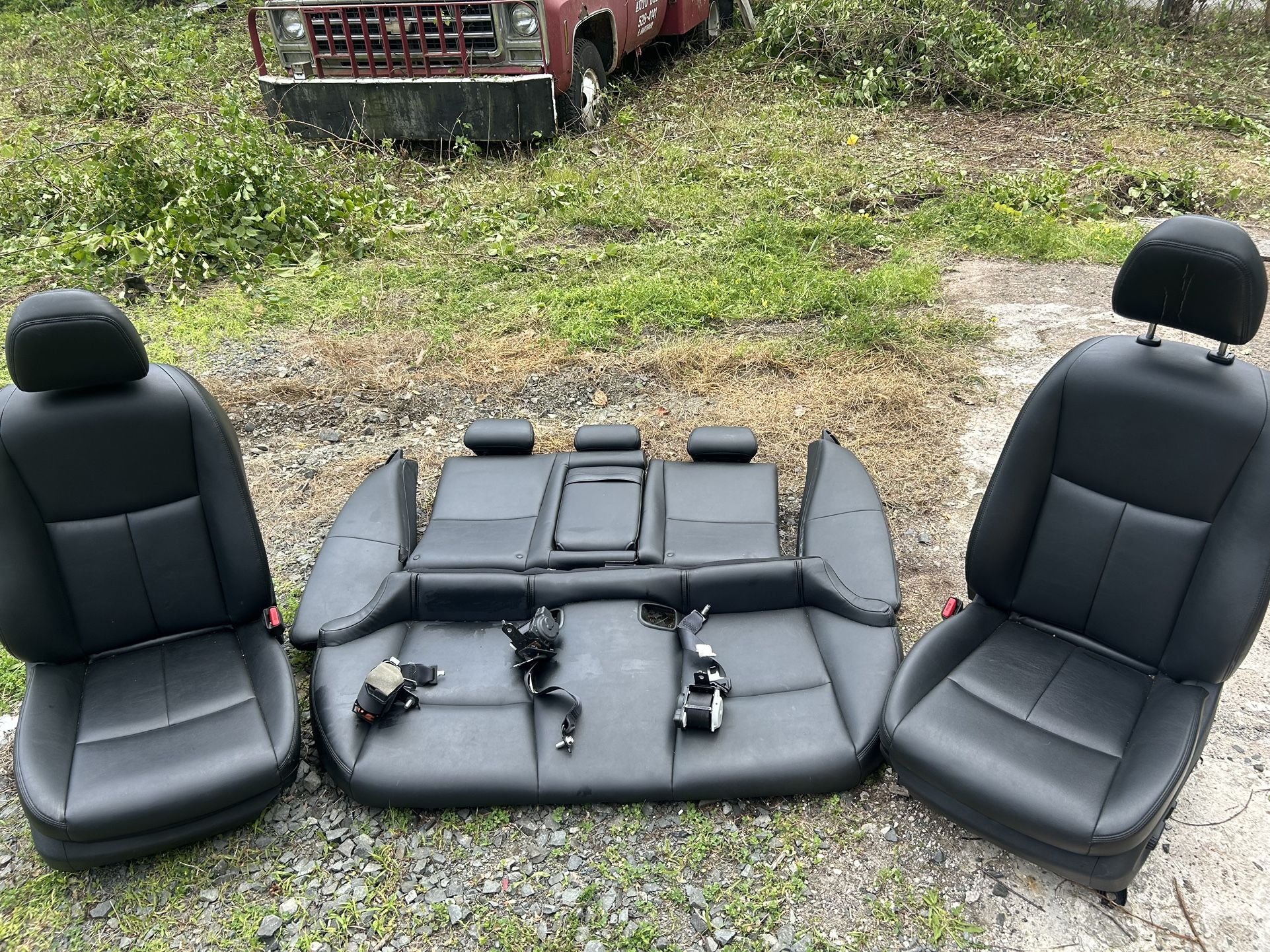 14-24 INFINITI Q50 FRONT AND REAR SEATS