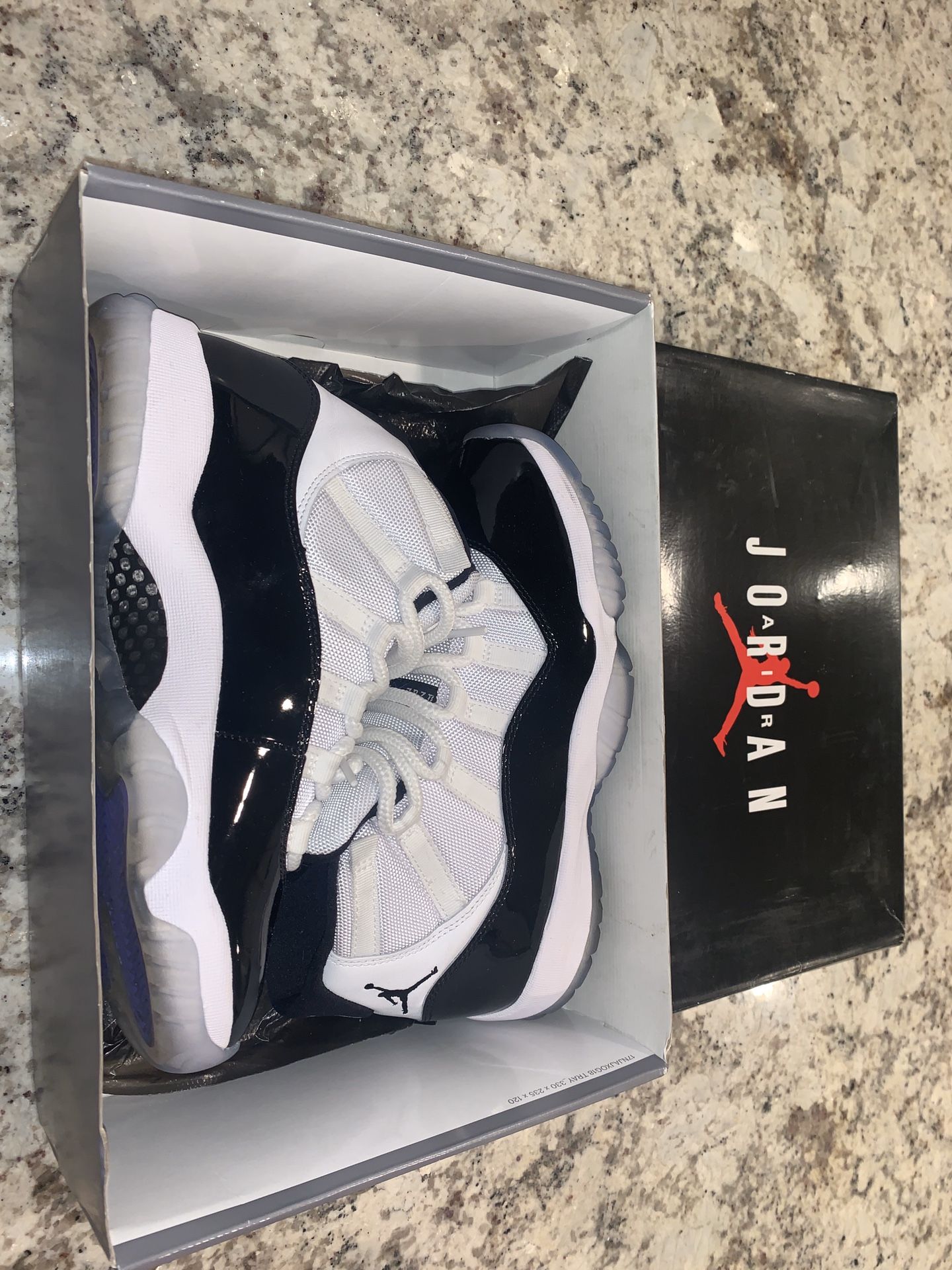 Jordan 11 CONCORD excellent condition sz8