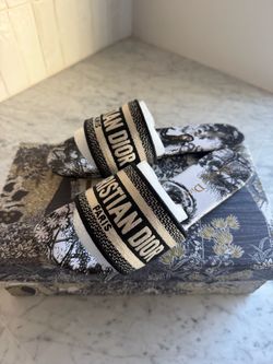 Black/white Sandals