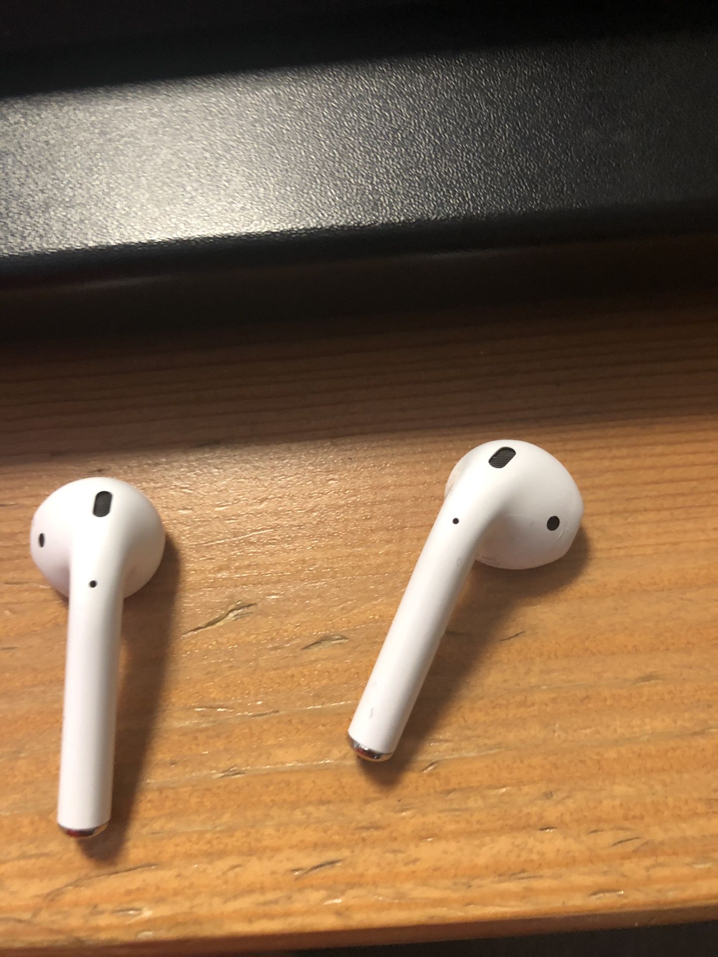 NOT APPLE AIRPOD (AIRPODS)
