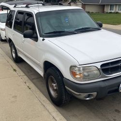 1999 Ford Explorer