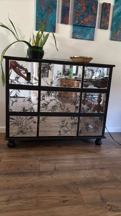 Cabinet with drawers