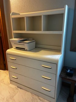 Dresser with hutch