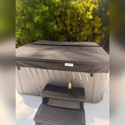 Jacuzzi 385 Hot Tub, 6+ Person, 110V - Like New - 2025 β Fort Lauderdale, FL