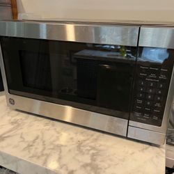 GE Compact Countertop Microwave Oven