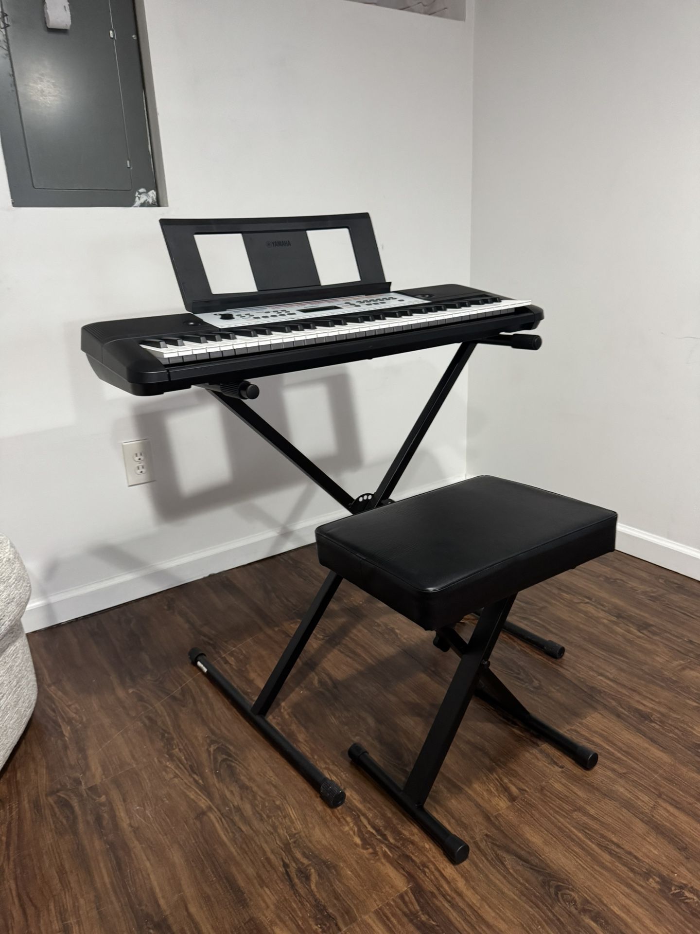Yamaha Keyboard, Stand & Bench