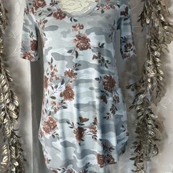 Maurices XS Gray Camo Floral Print Scoop Neck Tunic Tee Boho Casual Top
