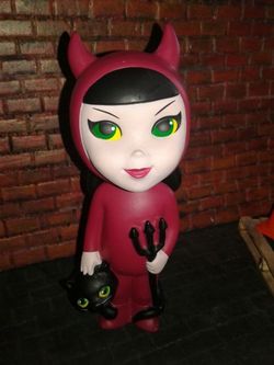 Devilish Dolly vynil action figure