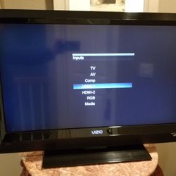Vizio 32" TV E321VL With Remote.  Asking $35 Or Best Offer👈😊