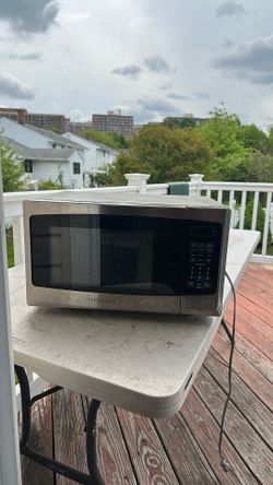 Insignia Microwave